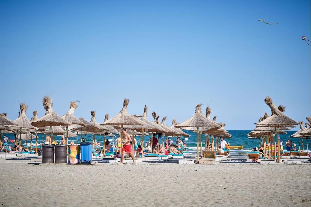 Baby Sea View And Pools Apartment- Mamaia Beach Resort Năvodari Buitenkant foto