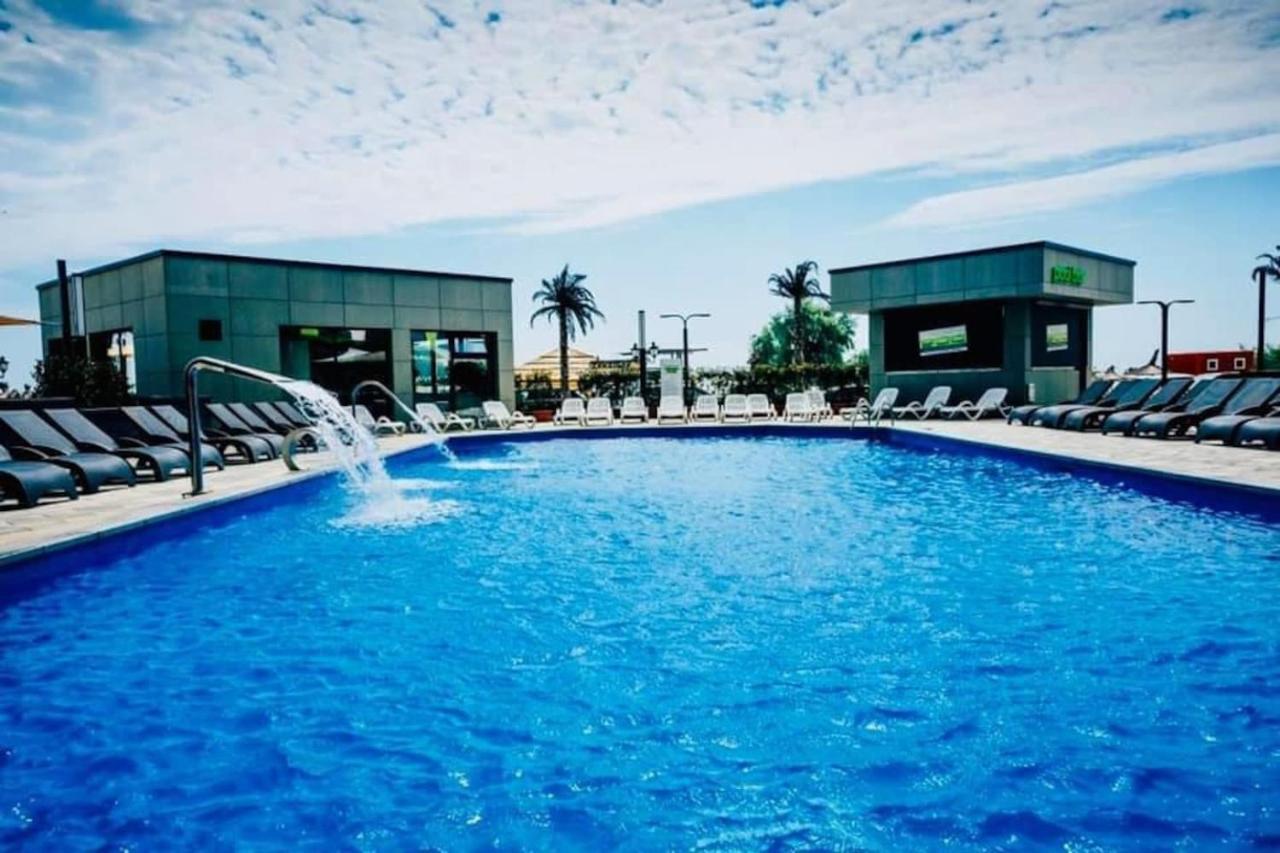 Baby Sea View And Pools Apartment- Mamaia Beach Resort Năvodari Buitenkant foto