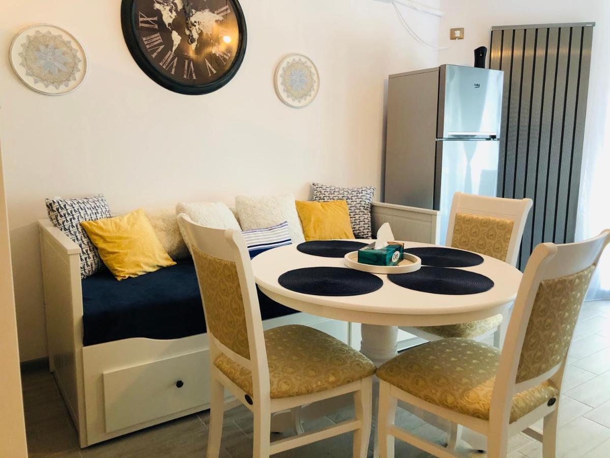 Baby Sea View And Pools Apartment- Mamaia Beach Resort Năvodari Buitenkant foto